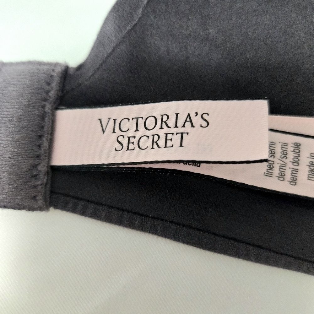 Victoria's Secret Lined, Semi Demi Bra. Gray. 38D - Picture 13 of 13